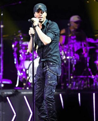 Hola España! - Enrique Iglesias' Explosive Concert Rocks Madrid!